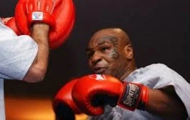 Mike Tyson várhatóan Roy Jones ellen lép szorítóba szeptemberben