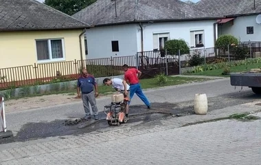 Kátyúznak Nagykálló számos utcájában