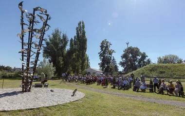 Szobor készült a SZERETET szimbólumaként Kisvárdán