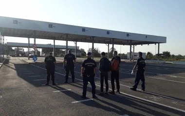 Átadták a rendőrök az ukrán határsértőket Csengersimánál