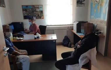 Embercsempészek őrizetben