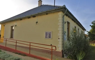  Megújult egyházi közösségi teret szenteltek fel Nyírderzsben