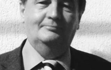 Elhunyt Ágoston László