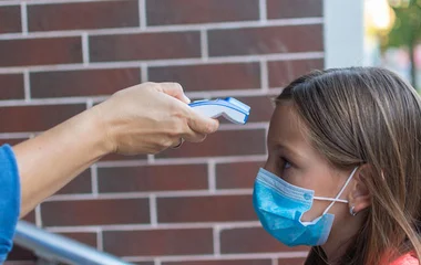 Átvették a nyíregyházi óvodák az érintésmenetes, szenzoros lázmérőket