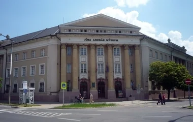 Befejeződtek az aszfaltozási munkálatok a Bessenyei tér keleti oldalán