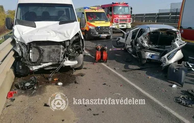 Beszorult, sérült utasok