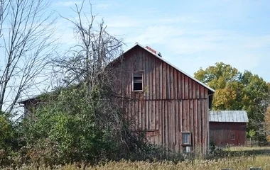 Csűrbe zárt egy 83 éves bácsit a vádlott