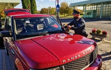  Körözött gépkocsit foglaltak le a rendőrök Csengersimán