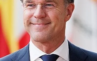 Mark Rutte leköszönő holland kormányfő lehet a NATO következő főtitkára