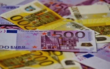 A lakosságnál lévő pénz egyre nagyobb része devizában van