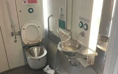 Pisiszünet miatt állt meg az Intercity, minden WC elromlott a vonaton