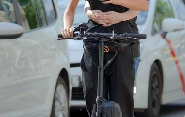 Az Országos Mentőszolgálat a felelős elektromos rollerezésre hívja fel a figyelmet.