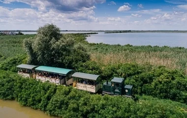 Több mint két éve áll a népszerű Hortobágy-halastavi kisvasút