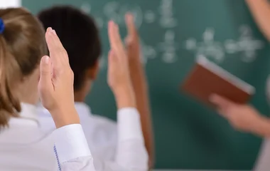 Iskolakezdés Debrecenben: tízezrek lepték el az iskolapadokat