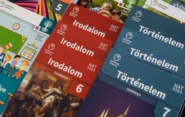 Csak hivatalos tankönyvekből taníthatnak