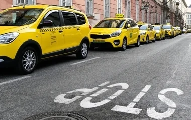 Háromnapos taxis blokád kezdődött Budapesten