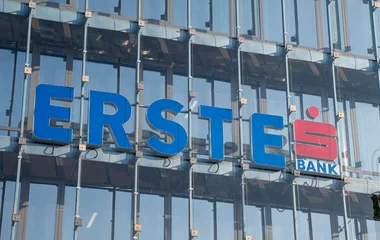 Hosszú leállás jön az Erste Banknál