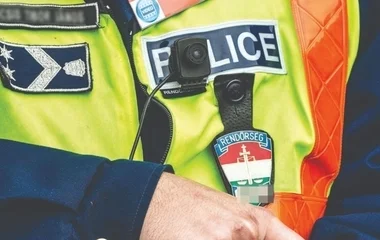 Testkamerát kaphatnak a magyar közúti rendőrök is