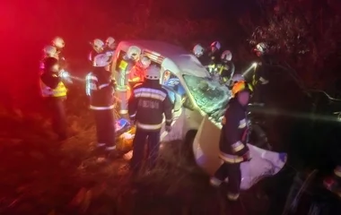 Súlyos karambol a 4-es főúton