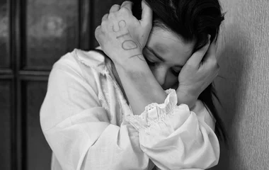 A korábbi büntetés sem állította meg – vádemelés kapcsolati erőszak miatt