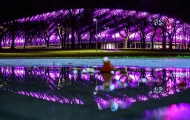 Lilába borult a Nagyerdei Víztorony