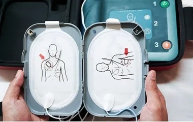 Életmentő készüléket kapott a mátészalkai vasúállomás 