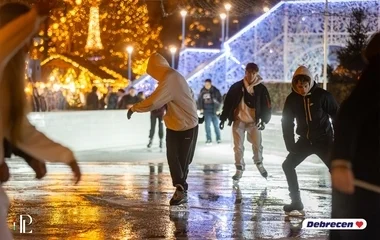 Közel 13 000 debreceni diák korcsolyázott a Kossuth téri jégpályán