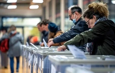 Megkezdték az áprilisi választásokról szóló értesítők postázását