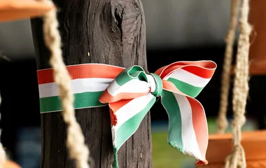 Zászlófelvonástól a néptáncig egész napos ünnepi programok lesznek Debrecenben