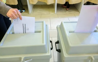 Megérkeztek a szavazóköri dobozok Debrecenbe