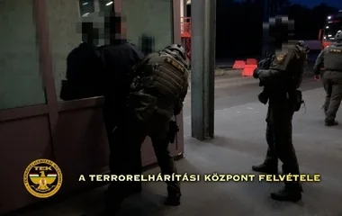 A határrendészek 11 ezer alkalommal fogadtak el vesztegetési pénzeket
