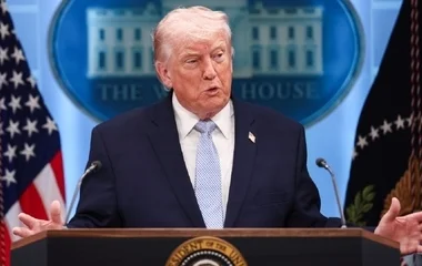 Megnyílik a Hormuzi-szoros, tűzszünetet kötött Iránnal Trump