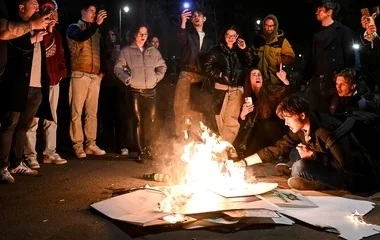 Rongálás és gyújtogatás a Hősök terénél