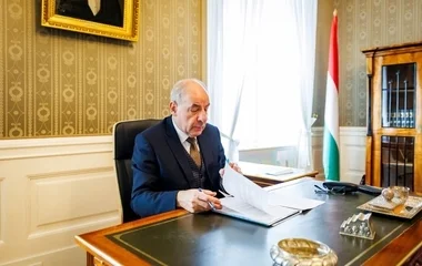 Holnapra egyeztetésre hívta a pártvezetőket az államfő