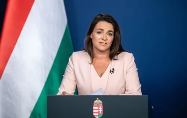 Elveszítheti a volt államfőknek járó juttatásokat Novák Katalin és Schmitt Pál is