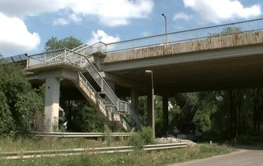 Megkezdődött a Faraktár utcai felüljáró lépcsőinek felújítása