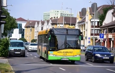 Gyorsjáratok és több busz viszi az utasokat Sóstóra