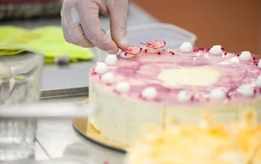 A Bíborfehér lett Magyarország Tortája