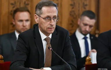 Ezer oldalnyi dokumentumot adott át az MNB a végrehajtási visszaéléseket vizsgáló bizottságnak.