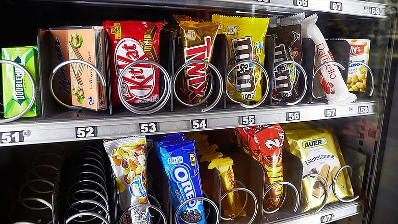 Az étel- és italautomatákat július 1-től nyomon követi a NAV