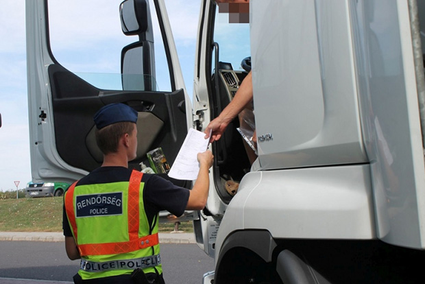 Teherautókat és buszokat ellenőriz a rendőrség a jövő héten