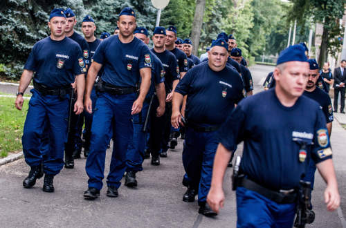 Hazatértek a Szerbiában és Macedóniában szolgálatot teljesítő rendőrök