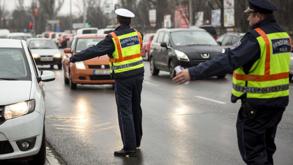 Fokozott rendőri jelenlét lesz a temetők környékén