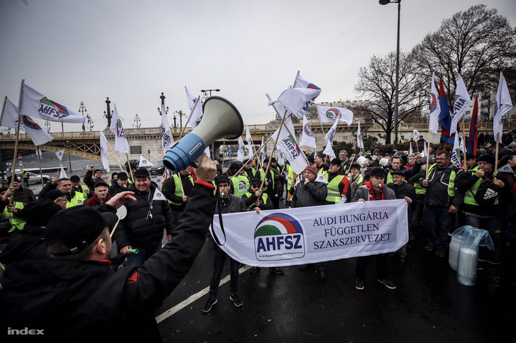 Sztrájkolnak a győri Audiban