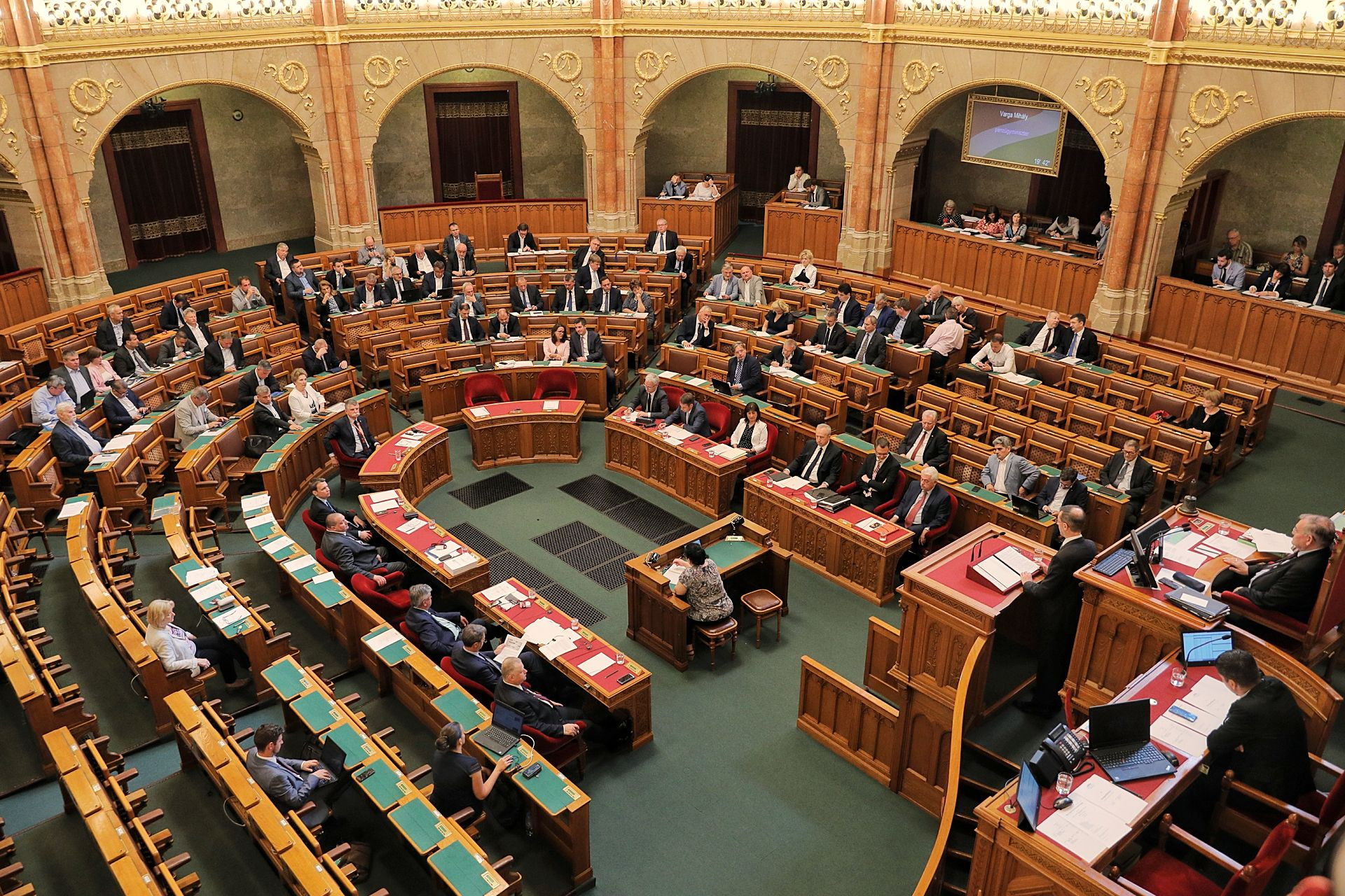 Október végéig egyeztethetők az adatok a bankokkal