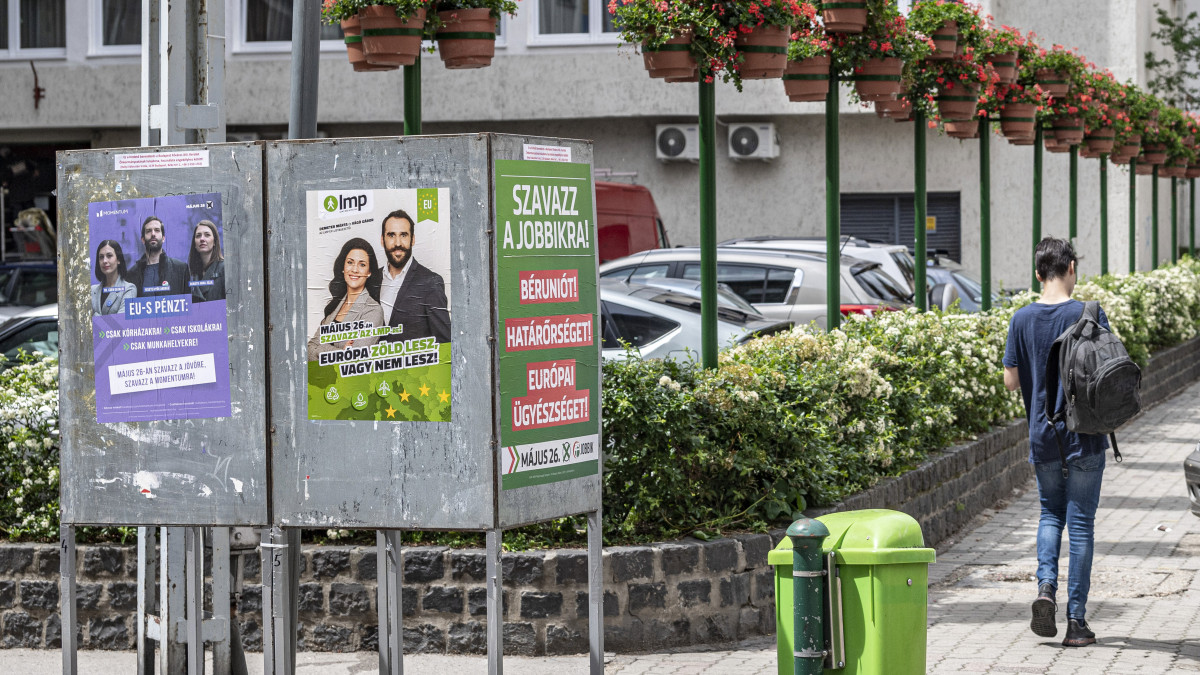 Lejárt a határidő a plakátok eltávolítására