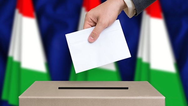 Tízezernél több lakosú települések polgármesterei