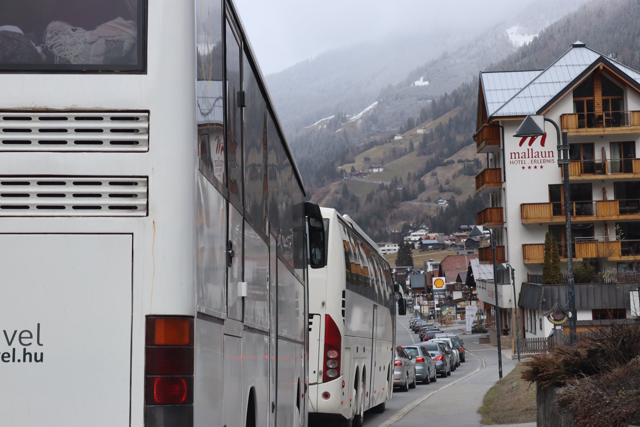 Hazatért 502 magyar a vesztegzár alá helyezett tiroli térségből