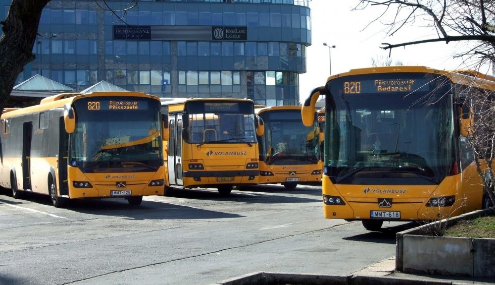 Hétfőtől vidéken ismét az első ajtón kell felszállni a Volánbuszokra