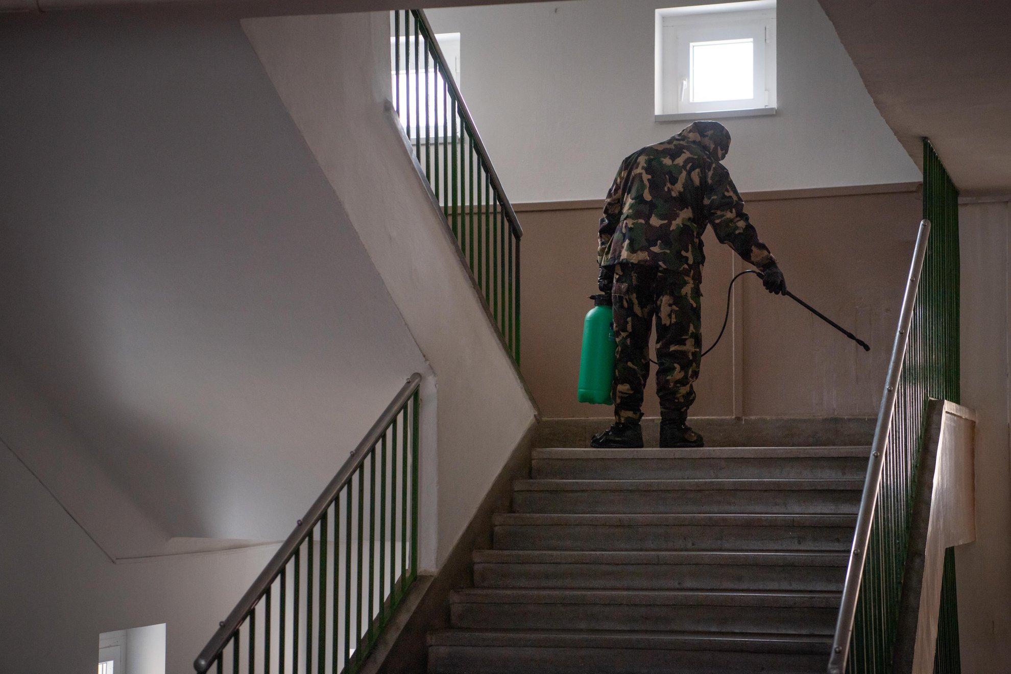 A katonák elvégezték az iskolák fertőtlenítését az őszi szünetben